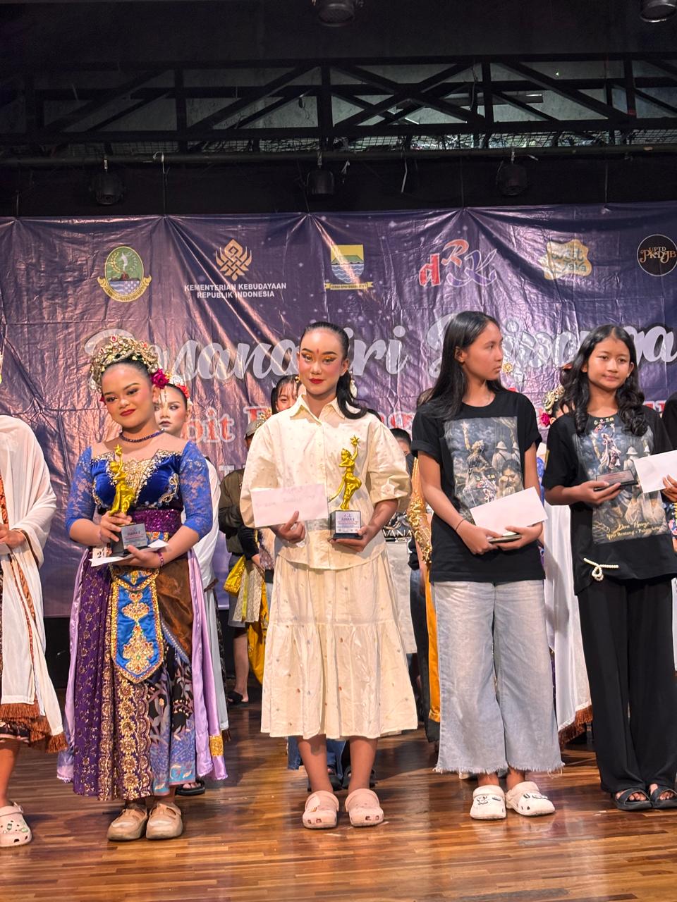 Sertifikat JUARA 3 TARI TUNGGAL